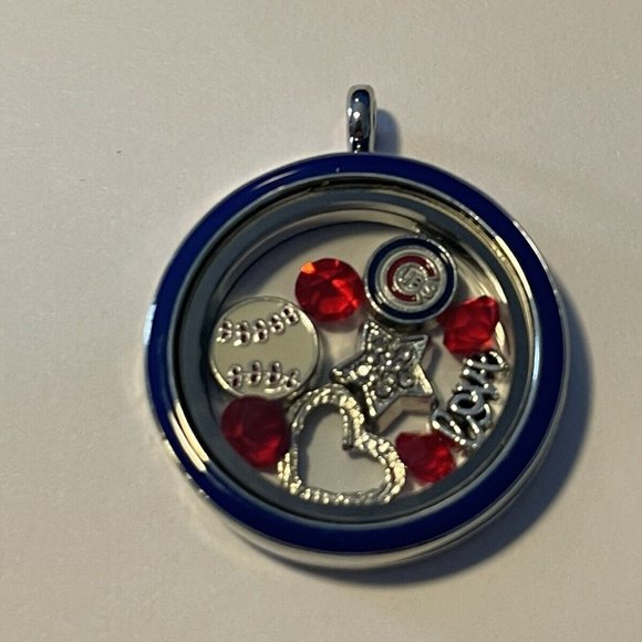 Chicago Cubs MLB Memory Locket w/ 22 in Chain NEW - Picture 1 of 3